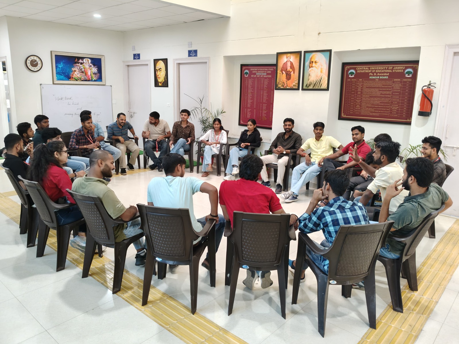 जम्मू केंद्रीय विश्वविद्यालय ने द्वितीय स्वामी विवेकानंद युवा संसद का आयोजन किया जम्मू केंद्रीय विश्वविद्यालय ने द्वितीय स्वामी विवेकानंद युवा संसद का आयोजन किया