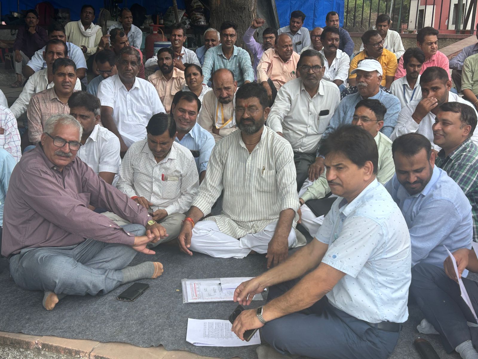 मुख्यमंत्री की घोषणा को क्रियान्वित की नहीं होने के विरोध में राज्य कर्मचारियों ने मनाया ज्ञापन दिवस मुख्यमंत्री की घोषणा को क्रियान्वित की नहीं होने के विरोध में राज्य कर्मचारियों ने मनाया ज्ञापन दिवस