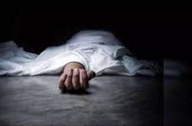 कानपुर में घर से खींचकर चौराहे पर दबंगों ने युवक की पीट-पीट कर की हत्या कानपुर में घर से खींचकर चौराहे पर दबंगों ने युवक की पीट-पीट कर की हत्या