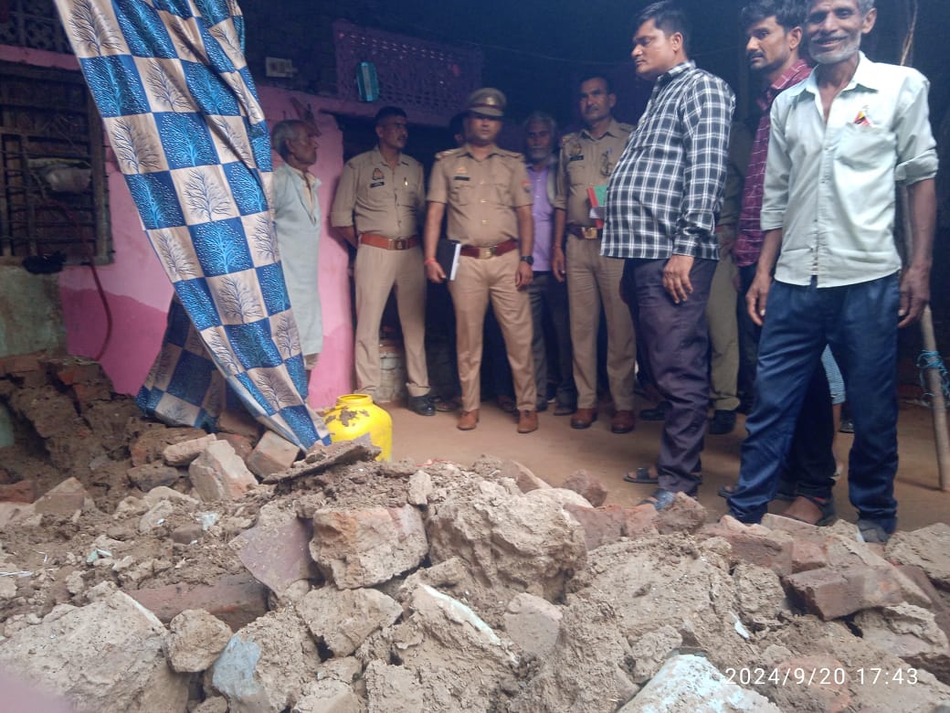 मौके पर पुलिस मौके पर पुलिस