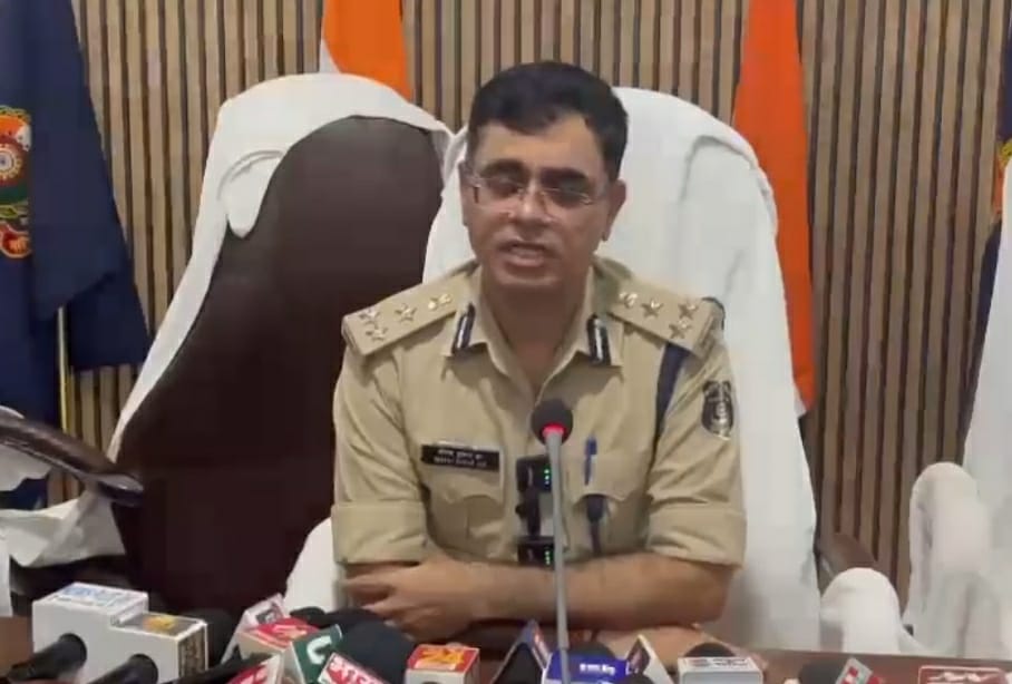 आई जी दीपक कुमार झा की पत्रकार वार्ता आई जी दीपक कुमार झा की पत्रकार वार्ता