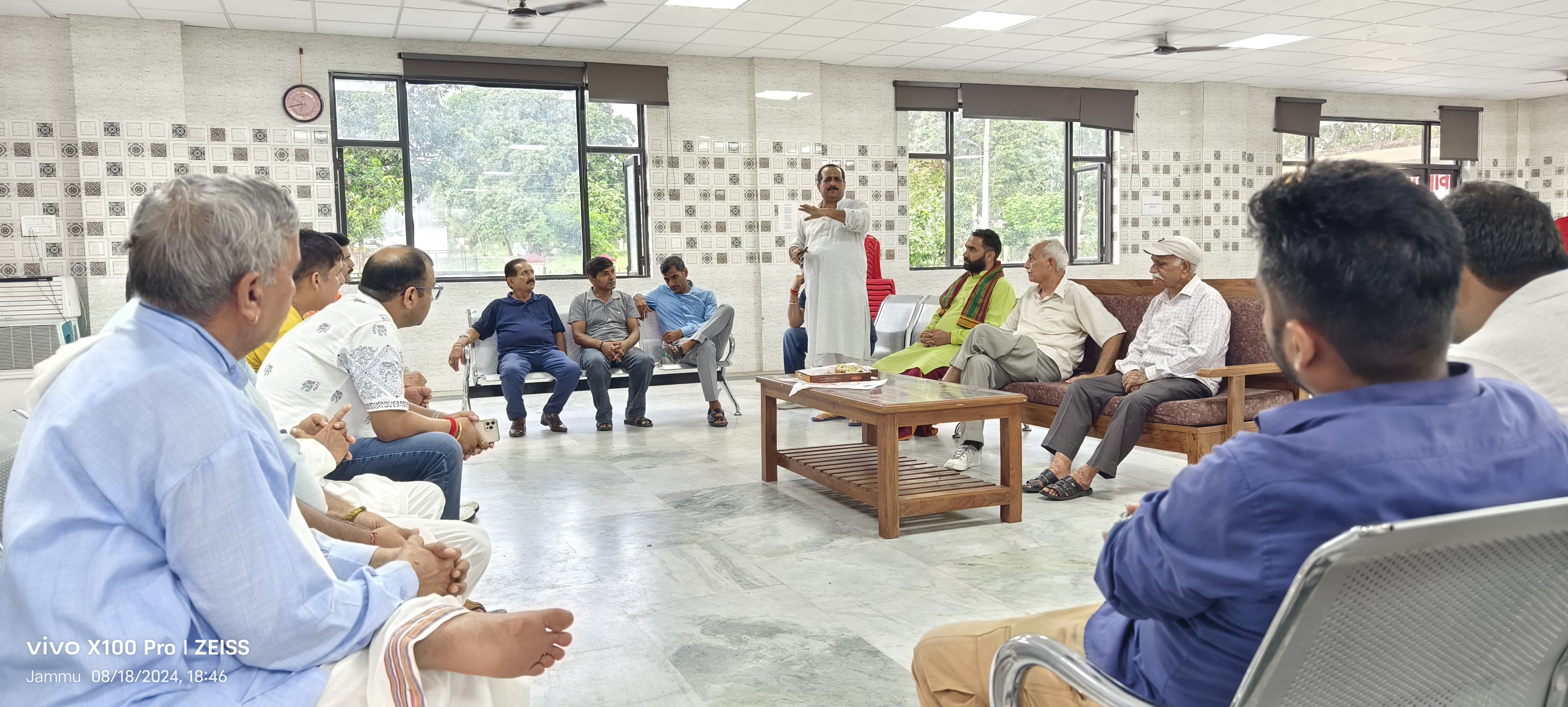 तिरुपति बालाजी मंदिर के मिलावटी प्रसाद की घटना पर चर्चा तिरुपति बालाजी मंदिर के मिलावटी प्रसाद की घटना पर चर्चा