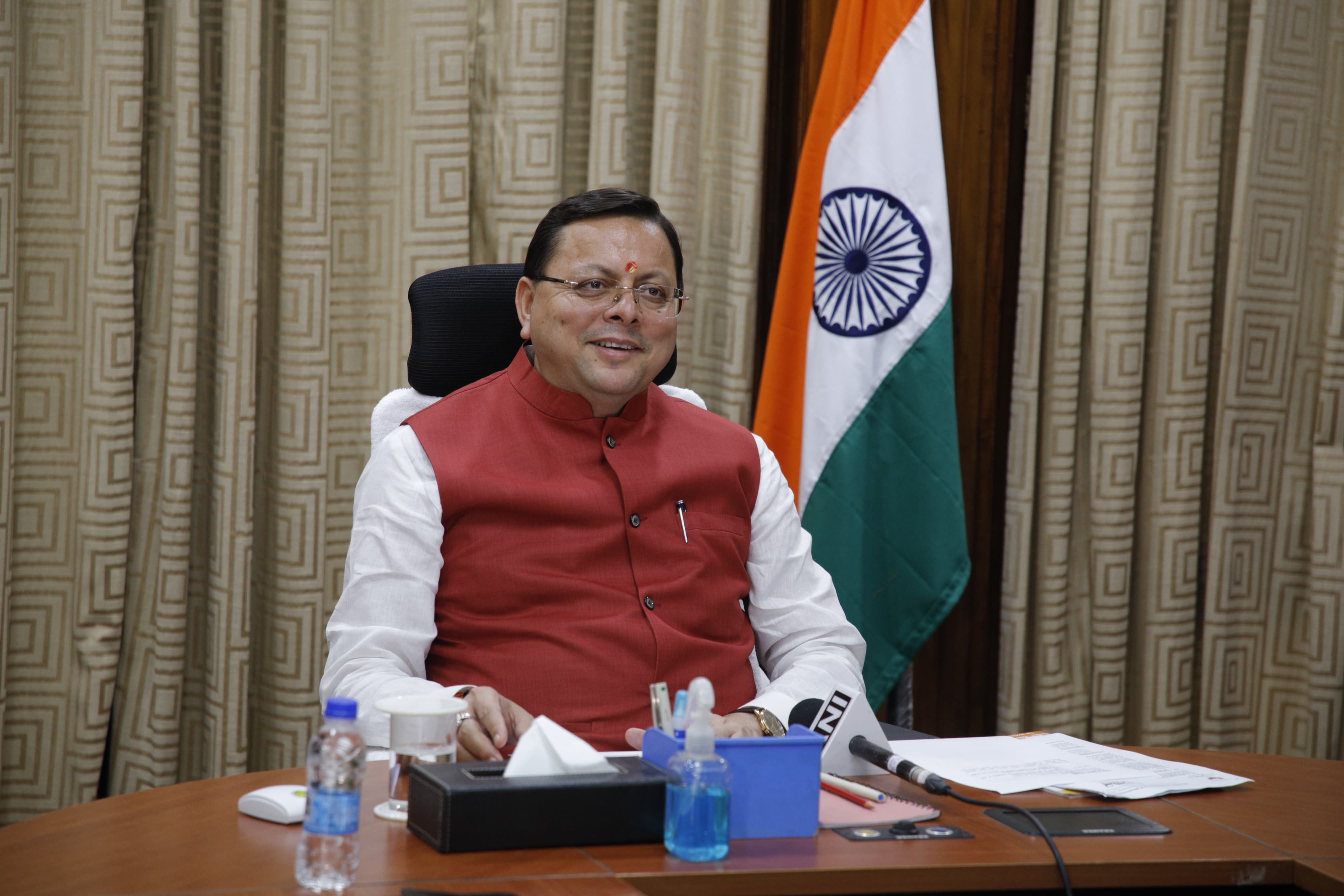 मुख्यमंत्री पुष्कर सिंह धामी शुक्रवार को वर्चुअल नियुक्ति पत्र वितरण कार्यक्रम में जुड़ते हुए। मुख्यमंत्री पुष्कर सिंह धामी शुक्रवार को वर्चुअल नियुक्ति पत्र वितरण कार्यक्रम में जुड़ते हुए।