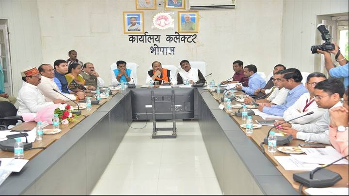 जिले में विकास कार्यों को तेज़ी से पूरा करने पर दें जोर, समय-सीमा का सख्ती से हो पालनः मंत्री काश्यप जिले में विकास कार्यों को तेज़ी से पूरा करने पर दें जोर, समय-सीमा का सख्ती से हो पालनः मंत्री काश्यप