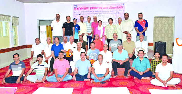 शिविर के दौरान प्रतिभागी शिविर के दौरान प्रतिभागी