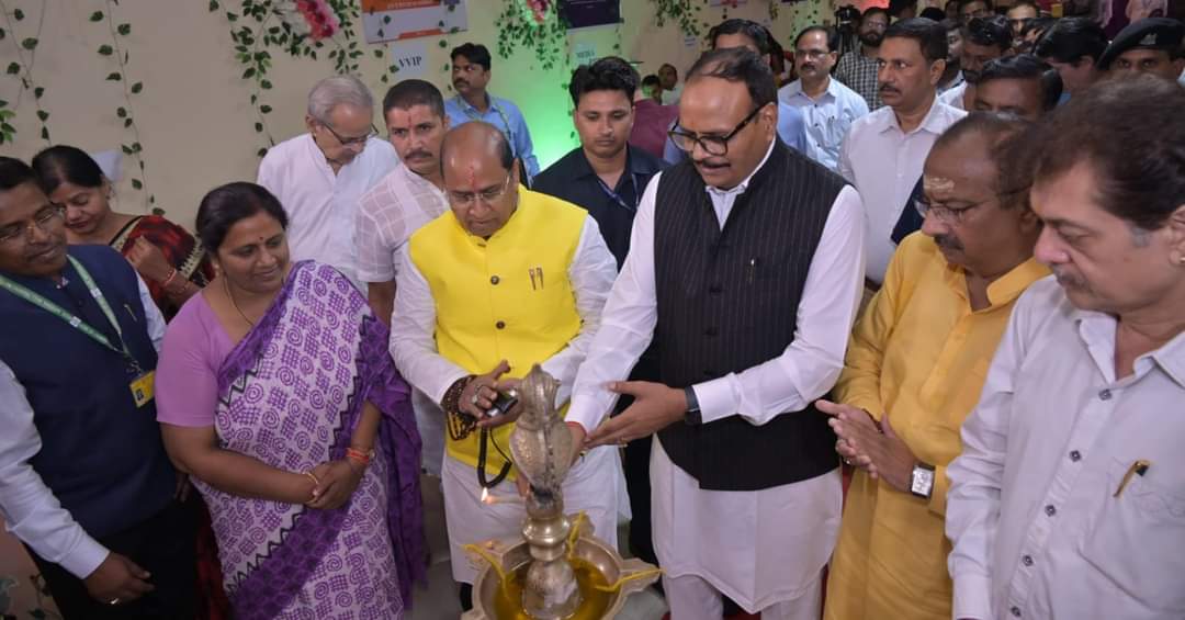 पूर्ववर्ती सरकारों ने की विश्वकर्माओं की अनदेखी : बृजेश पाठक पूर्ववर्ती सरकारों ने की विश्वकर्माओं की अनदेखी : बृजेश पाठक