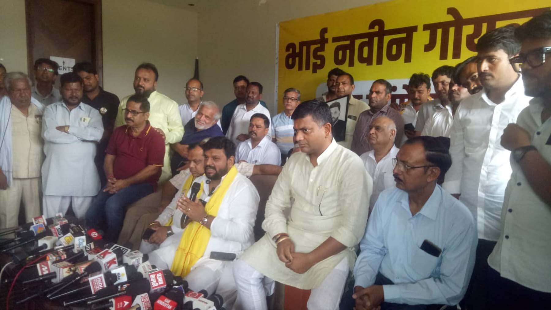 फोटो नंबर-04: गुरुग्राम में बीजेपी प्रत्याशी के लोगों द्वारा समर्थकों को धमकी देने के मामले में पत्रकार वार्ता में जानकारी देेते निर्दलीय प्रत्याशी नवीन गोयल। फोटो नंबर-04: गुरुग्राम में बीजेपी प्रत्याशी के लोगों द्वारा समर्थकों को धमकी देने के मामले में पत्रकार वार्ता में जानकारी देेते निर्दलीय प्रत्याशी नवीन गोयल।
