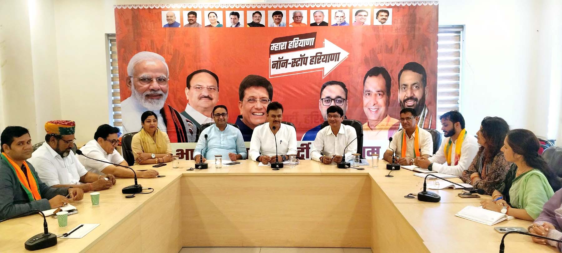 फोटो नंबर-01: गुरुग्राम जिला की चारों विधानभाओं के कार्यकर्ताओं की बैठक लेते हरियाणा भाजपा सहप्रभारी सुरेंद्र नागर। फोटो नंबर-01: गुरुग्राम जिला की चारों विधानभाओं के कार्यकर्ताओं की बैठक लेते हरियाणा भाजपा सहप्रभारी सुरेंद्र नागर।