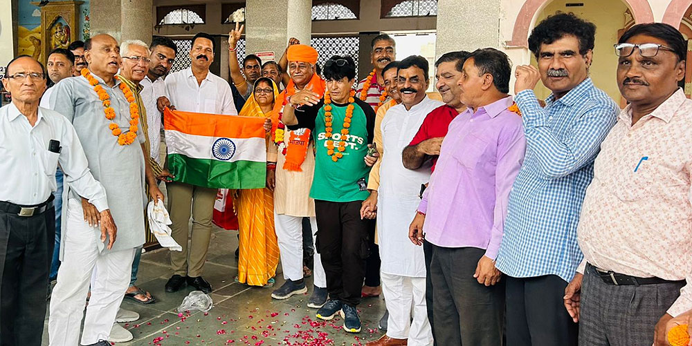 भारत माता की जयघोष के साथ जम्मू के लिए रवाना हुए विधायक जेठानंद व्यास, सांबा विधानसभा में करेंगे भाजपा के पक्ष में प्रचार भारत माता की जयघोष के साथ जम्मू के लिए रवाना हुए विधायक जेठानंद व्यास, सांबा विधानसभा में करेंगे भाजपा के पक्ष में प्रचार