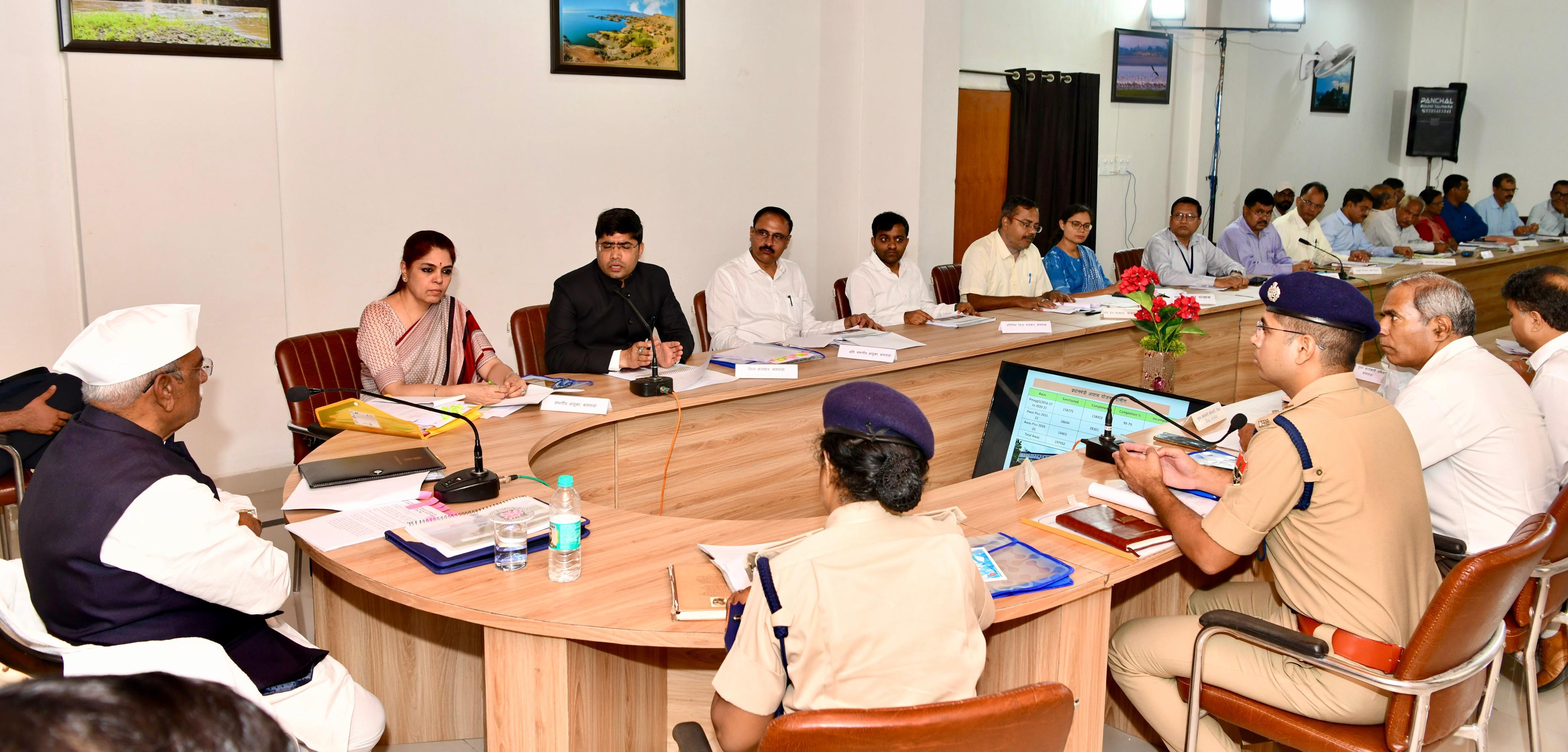 जनजाति उत्थान और आंचलिक विकास का बेहतर स्वरूप दर्शाने समर्पित भाव से निभाएं दायित्व : राज्यपाल जनजाति उत्थान और आंचलिक विकास का बेहतर स्वरूप दर्शाने समर्पित भाव से निभाएं दायित्व : राज्यपाल