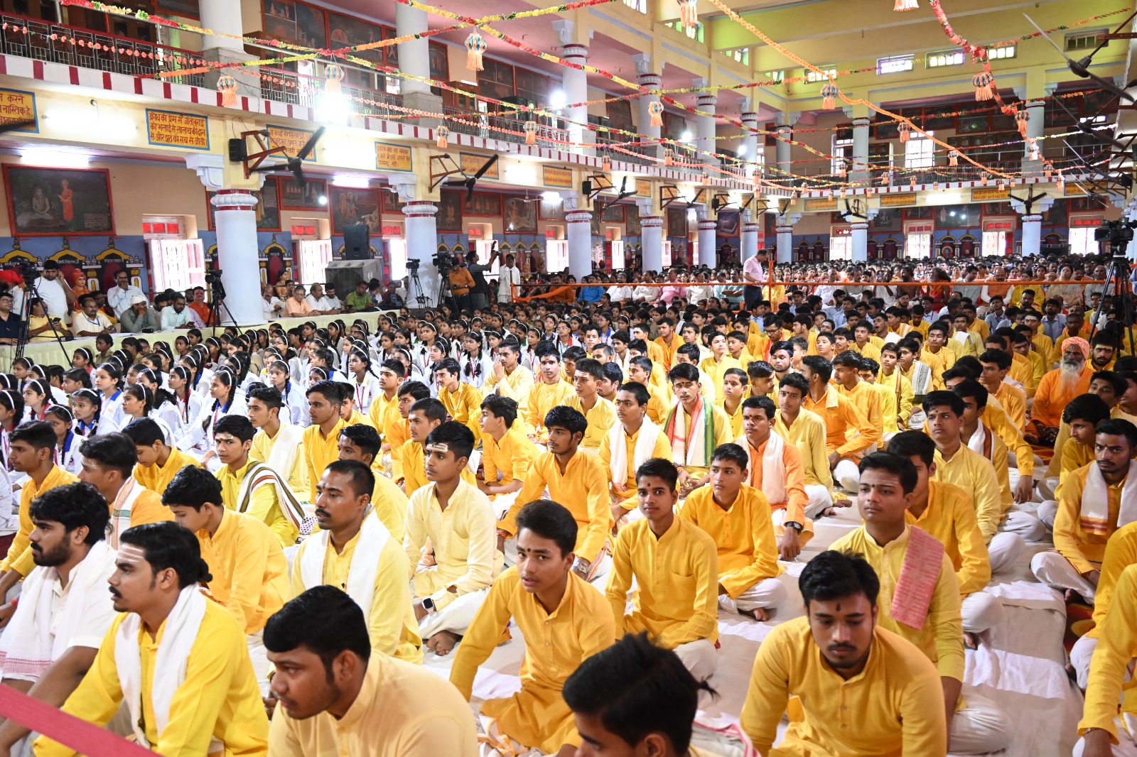 राष्ट्रसंत ब्रह्मलीन महंत अवेद्यनाथ महाराज की 10वीं पुण्यतिथि पर श्रद्धांजलि समारोह* राष्ट्रसंत ब्रह्मलीन महंत अवेद्यनाथ महाराज की 10वीं पुण्यतिथि पर श्रद्धांजलि समारोह*