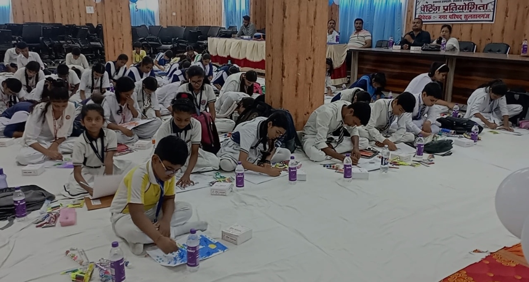 प्रतियोगिता में भाग लेते बच्चे प्रतियोगिता में भाग लेते बच्चे