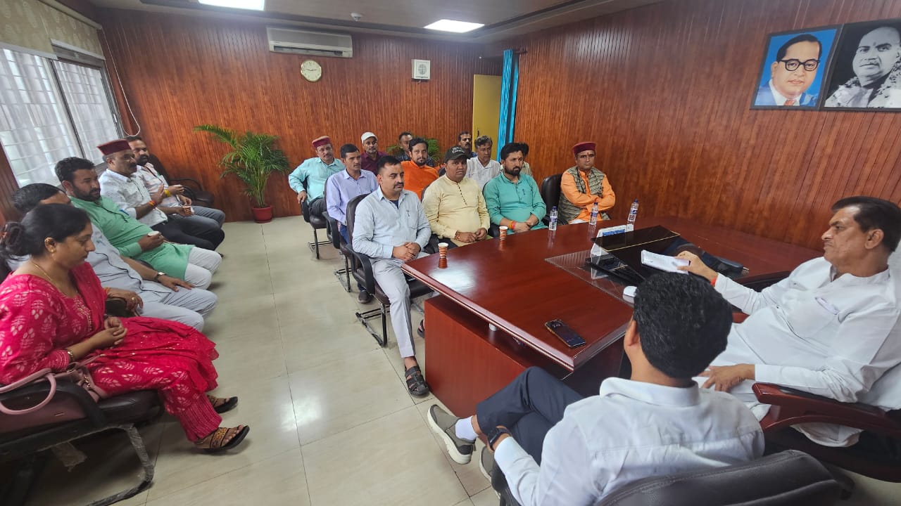 उत्तरकाशी भाजपा जिलाध्यक्ष के नेतृत्व में विभिन्न मंडल अध्यक्ष प्रभारी मंत्र प्रेम चंद अग्रवाल से भेंट करते। उत्तरकाशी भाजपा जिलाध्यक्ष के नेतृत्व में विभिन्न मंडल अध्यक्ष प्रभारी मंत्र प्रेम चंद अग्रवाल से भेंट करते।