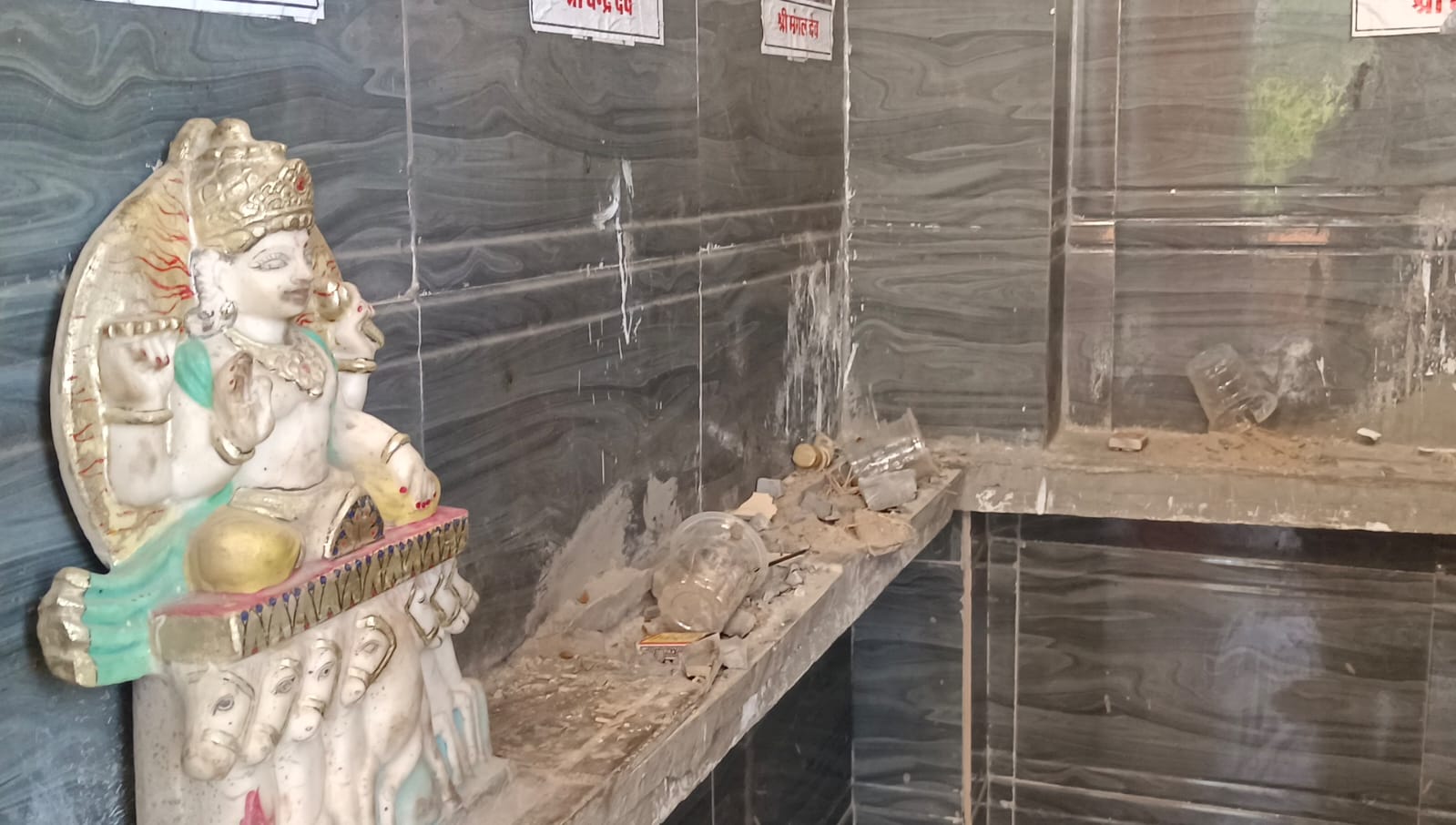 शाहपुरा जिले में बढ़ता अशांति का माहौल, थाना प्रभारी लाइन हाजिर कोटड़ी के मंदिर में मूर्ति तोड़ने की घटना से कस्बे में तनाव, हिन्दू संगठनों का धरना 3 शाहपुरा जिले में बढ़ता अशांति का माहौल, थाना प्रभारी लाइन हाजिर कोटड़ी के मंदिर में मूर्ति तोड़ने की घटना से कस्बे में तनाव, हिन्दू संगठनों का धरना 3