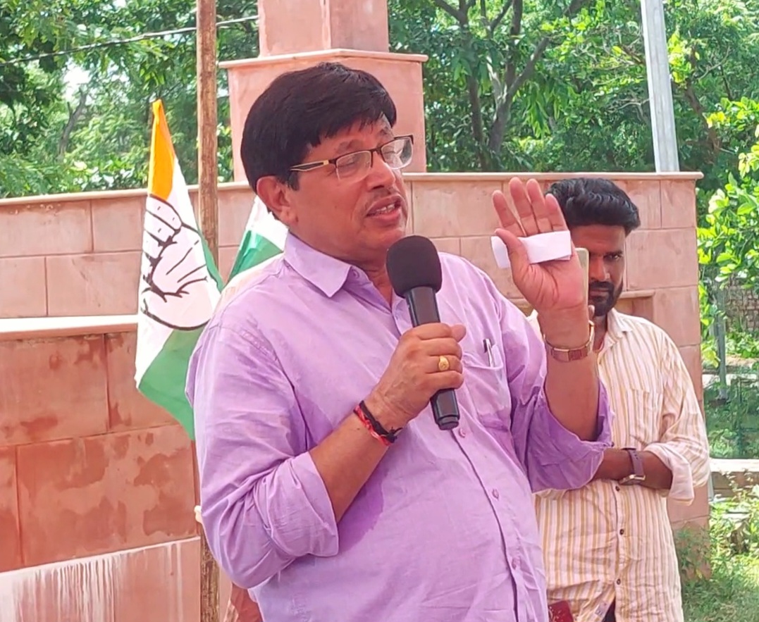 दौसा सांसद मुरारीलाल मीणा ने कॉलेजियम सिस्टम पर सवाल उठाते हुए पीएम- गृह मंत्री पर निशाना साधा। दौसा सांसद मुरारीलाल मीणा ने कॉलेजियम सिस्टम पर सवाल उठाते हुए पीएम- गृह मंत्री पर निशाना साधा।
