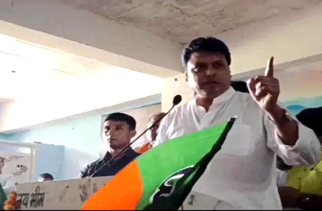 महेंद्रगढ़ में भाजपा कार्यकर्ताओं को संबोधित करते हुए पूर्व मुख्यमंत्री बिप्लब देब। महेंद्रगढ़ में भाजपा कार्यकर्ताओं को संबोधित करते हुए पूर्व मुख्यमंत्री बिप्लब देब।
