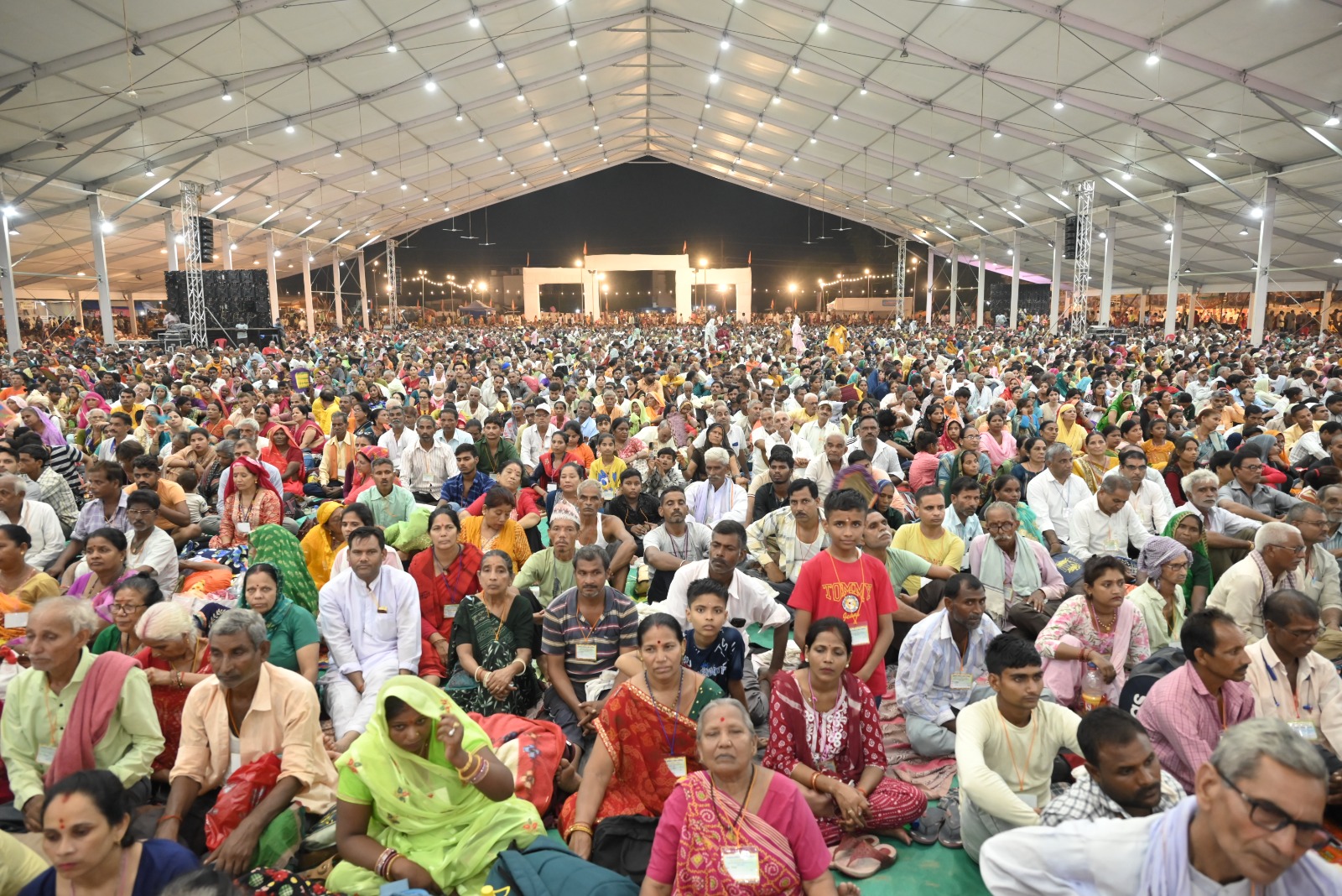 सद्भावना सम्मेलन में आए भक्त सद्भावना सम्मेलन में आए भक्त