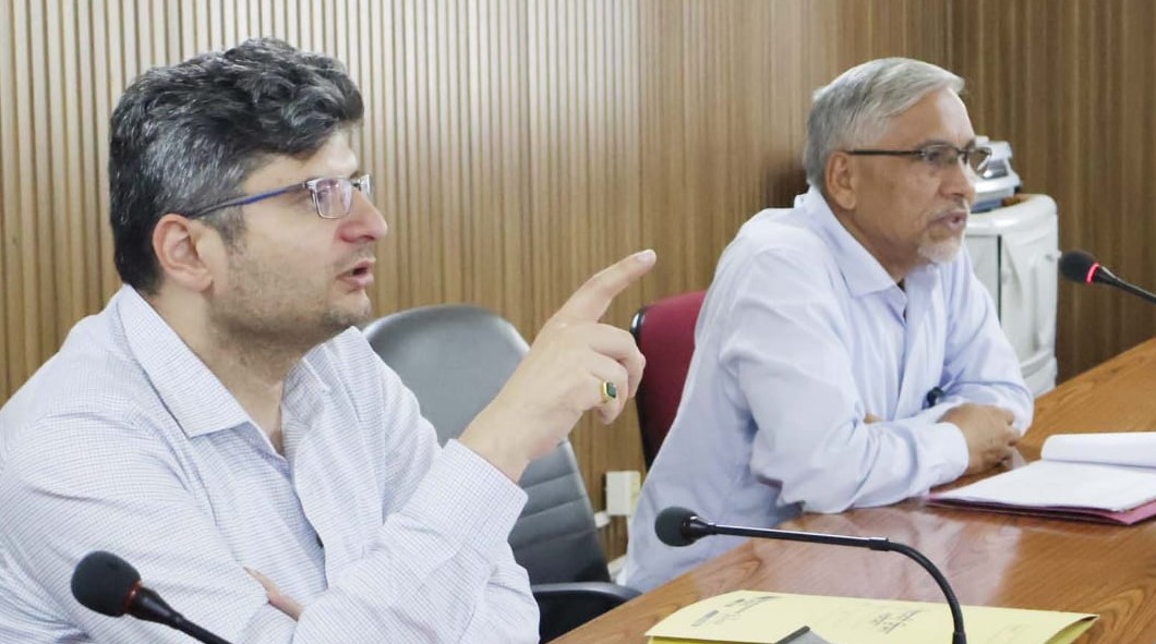 गोपेश्वर में विद्यालयी शिक्षा की समीक्षा बैठक लेते हुए डीएम। गोपेश्वर में विद्यालयी शिक्षा की समीक्षा बैठक लेते हुए डीएम।