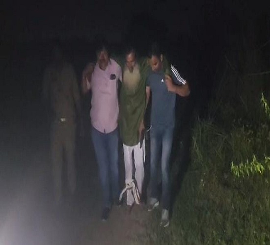 कानपुर: महिला की हत्यारोपित पुलिस मुठभेड़ में गिरफ्तार कानपुर: महिला की हत्यारोपित पुलिस मुठभेड़ में गिरफ्तार