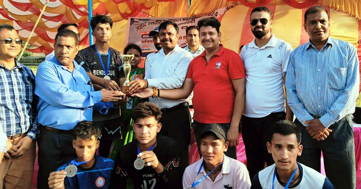 पुरस्कार प्राप्त करते विजयी प्रतिभागी। पुरस्कार प्राप्त करते विजयी प्रतिभागी।
