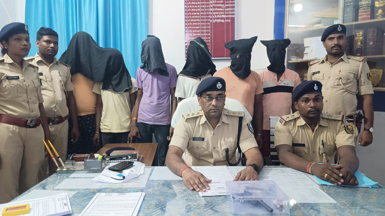 छह गिरफ्तार छह गिरफ्तार