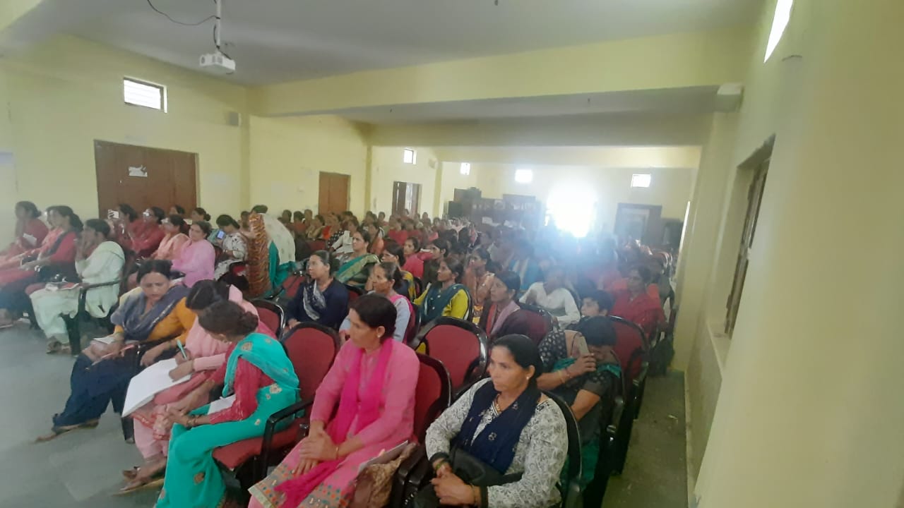 फोटो कैप्शन-23 एनटीएच 25-रविवार को चंबा ब्लाक के सभागार में महिलाओं को प्रशिक्षण दिया गया फोटो कैप्शन-23 एनटीएच 25-रविवार को चंबा ब्लाक के सभागार में महिलाओं को प्रशिक्षण दिया गया