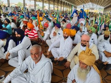 किसने की महापंचायत में पंजाब व हरियाणा से पहुंचे किसान किसने की महापंचायत में पंजाब व हरियाणा से पहुंचे किसान