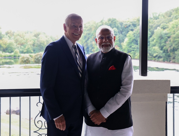 अमेरिकी राष्ट्पति के घर पहुंचे प्रधानमंत्री मोदी, बाइडन ने गर्मजोशी से किया स्वागत अमेरिकी राष्ट्पति के घर पहुंचे प्रधानमंत्री मोदी, बाइडन ने गर्मजोशी से किया स्वागत