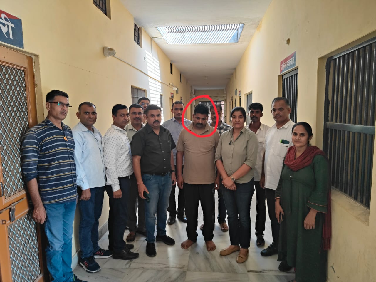 पुलिस कांस्टेबल पांच हजार रुपये की रिश्वत राशि लेते गिरफ्तार पुलिस कांस्टेबल पांच हजार रुपये की रिश्वत राशि लेते गिरफ्तार
