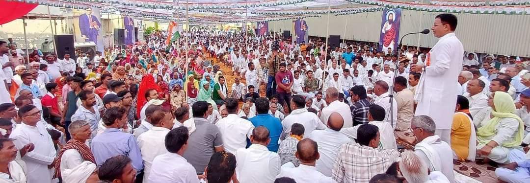रविदासिया सम्मेलन में बोलते हुए रणदीप सिंह सुरजेवाला राज्यसभा सांसद रविदासिया सम्मेलन में बोलते हुए रणदीप सिंह सुरजेवाला राज्यसभा सांसद