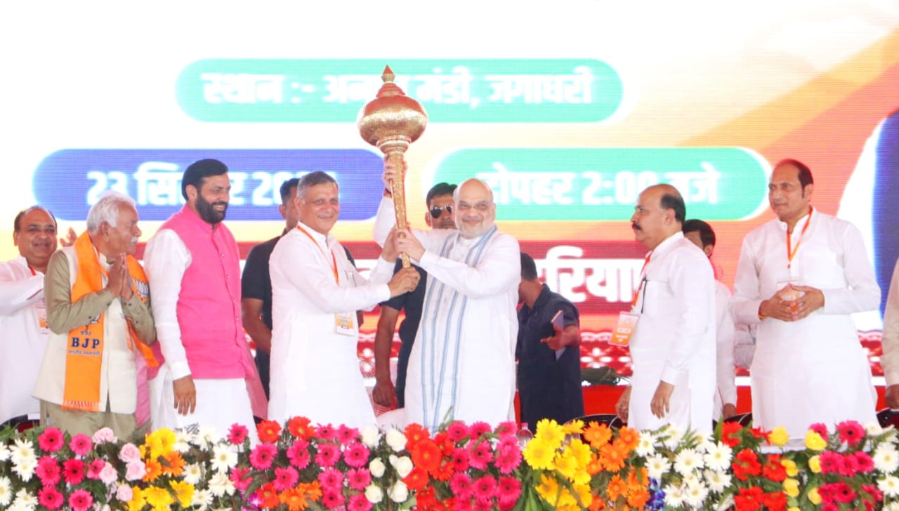 गृहमंत्री अमित शाह का यमुनानगर में स्वागत करते मुख्यमंत्री नायब सैनी व अन्य नेता गृहमंत्री अमित शाह का यमुनानगर में स्वागत करते मुख्यमंत्री नायब सैनी व अन्य नेता