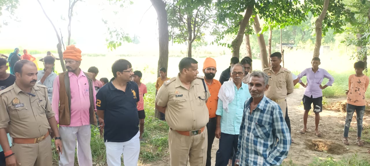अधिवक्ता के पुत्र की दिनदहाड़े हुई हत्या से मची सनसनी अधिवक्ता के पुत्र की दिनदहाड़े हुई हत्या से मची सनसनी