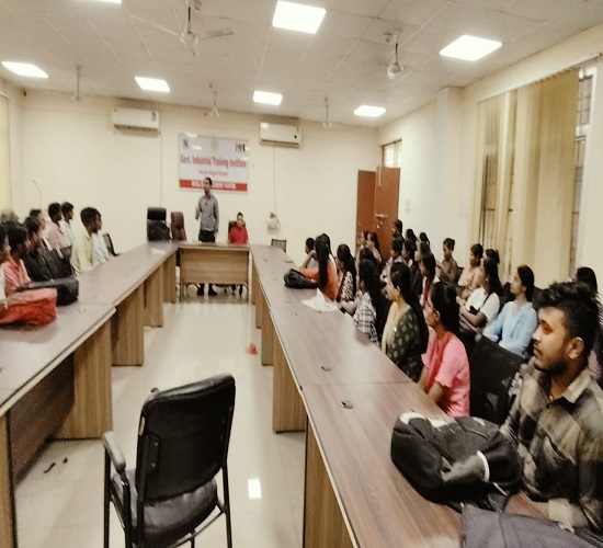 न्यू हॉलैंड कंपनी में कानपुर आईटीआई व डिप्लोमा के 52 बच्चों का हुआ चयन न्यू हॉलैंड कंपनी में कानपुर आईटीआई व डिप्लोमा के 52 बच्चों का हुआ चयन