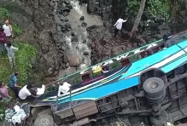 अमरावती से खंडवा आ रही बस महाराष्ट्र के मेडघाट पर खाई में गिरी, चार की मौत, 40 घायल अमरावती से खंडवा आ रही बस महाराष्ट्र के मेडघाट पर खाई में गिरी, चार की मौत, 40 घायल