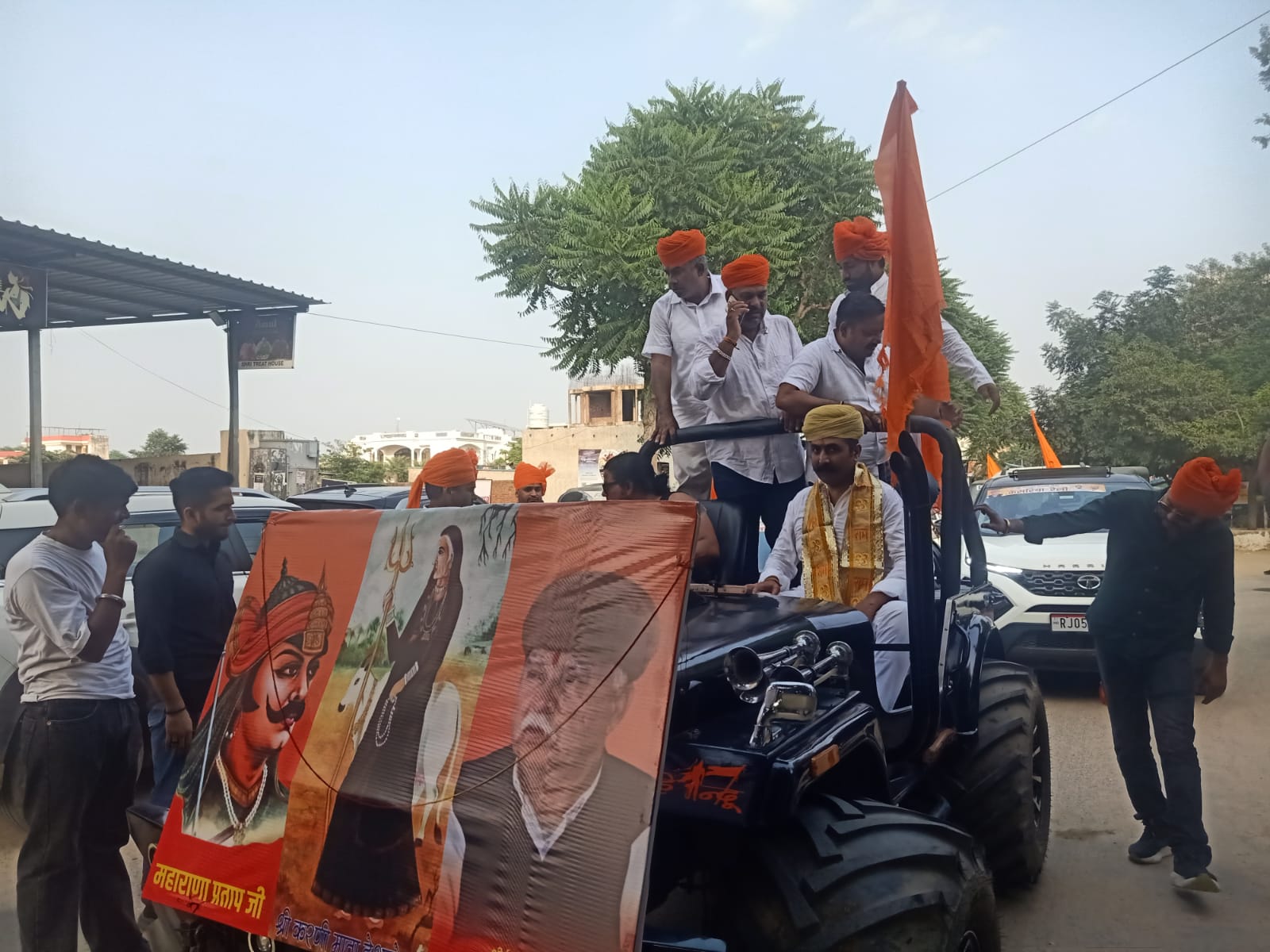 श्री राजपूत करणी सेना स्थापना दिवस: राजधानी जयपुर में केसरिया वाहन रैली श्री राजपूत करणी सेना स्थापना दिवस: राजधानी जयपुर में केसरिया वाहन रैली