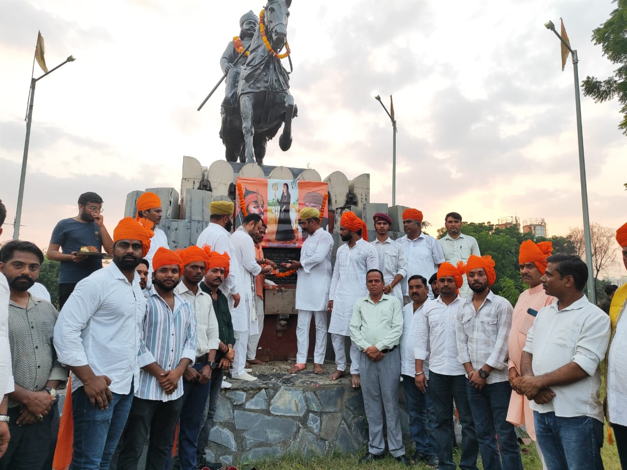 श्री राजपूत करणी सेना स्थापना दिवस: राजधानी जयपुर में केसरिया वाहन रैली श्री राजपूत करणी सेना स्थापना दिवस: राजधानी जयपुर में केसरिया वाहन रैली