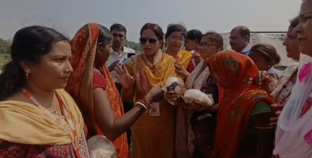 राहत सामग्री का वितरण