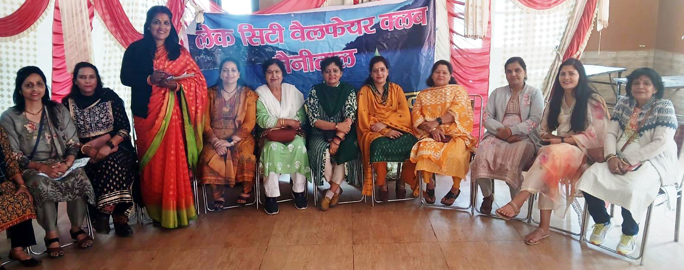 सुषमा साह स्मृति फैंसी ड्रेस प्रतियोगिता के लिये तैयारियों को अंतिम रूप देते आयोजक संस्था की सदस्य। सुषमा साह स्मृति फैंसी ड्रेस प्रतियोगिता के लिये तैयारियों को अंतिम रूप देते आयोजक संस्था की सदस्य।