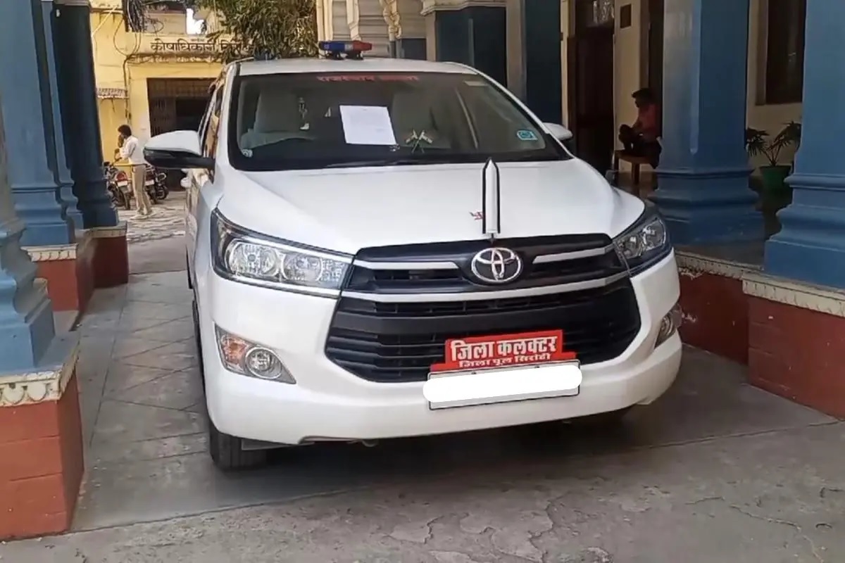 कलक्टर की गाड़ी कलक्टर की गाड़ी