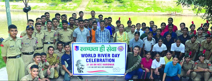 स्वच्छता अभियान के दौरान एनसीसी कैडेट्स स्वच्छता अभियान के दौरान एनसीसी कैडेट्स