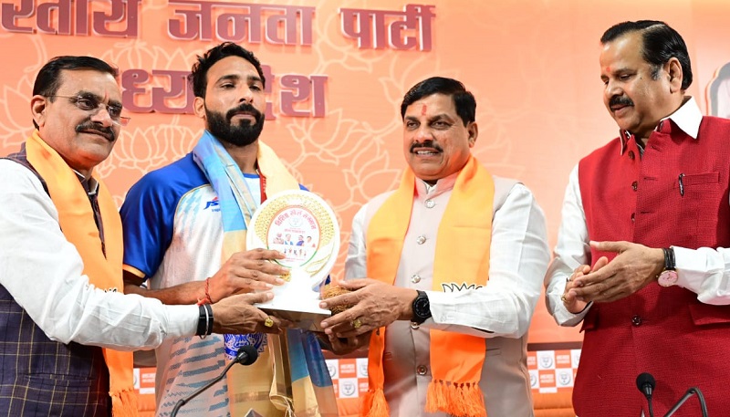 पैरालंपिक खिलाड़ियों का सम्मान पैरालंपिक खिलाड़ियों का सम्मान