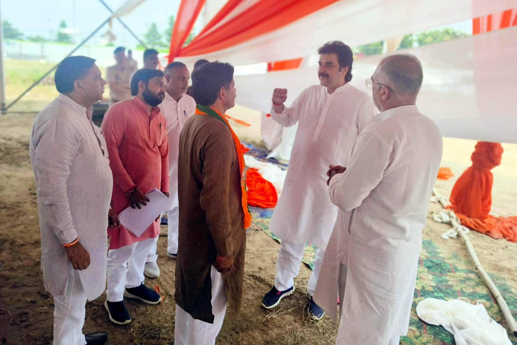 रैली स्थल का निरीक्षण करते कुलदीप बिश्नोई व अन्य नेता। रैली स्थल का निरीक्षण करते कुलदीप बिश्नोई व अन्य नेता।