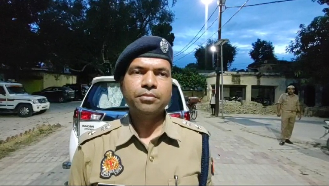 दुष्कर्म की घटना की जानकारी देते एसपी विक्रांत वीर दुष्कर्म की घटना की जानकारी देते एसपी विक्रांत वीर