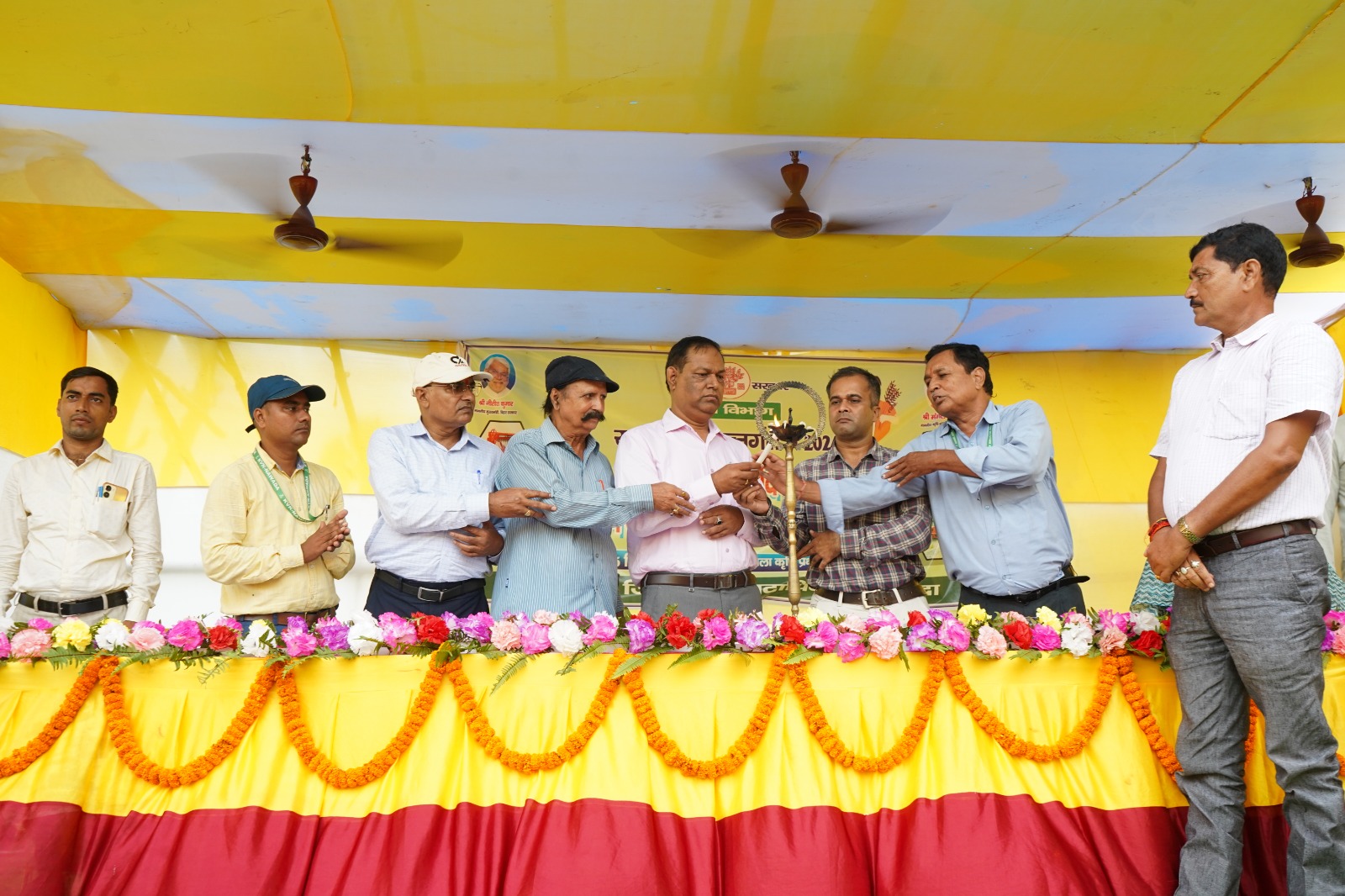 सेमिनार में प्रोफेसर गण सेमिनार में प्रोफेसर गण