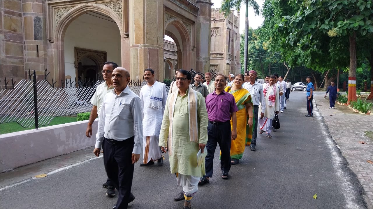 दीक्षान्त समारोह का पूर्वाभ्यास: फोटो बच्चा गुप्ता दीक्षान्त समारोह का पूर्वाभ्यास: फोटो बच्चा गुप्ता