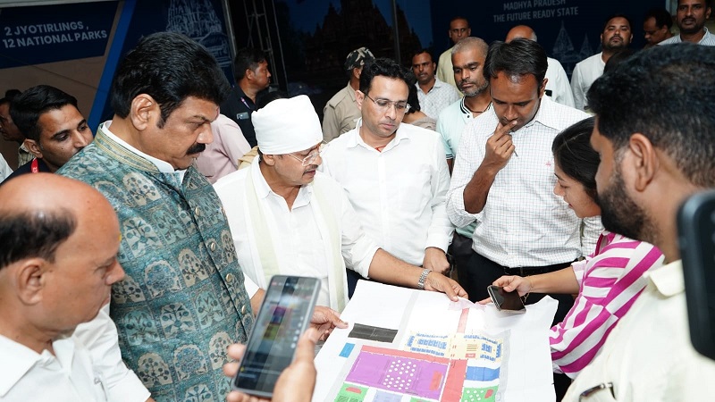 रीजनल इंडस्ट्रीज कॉन्क्लेव स्थल का निरीक्षण करते मंत्री राजपूत रीजनल इंडस्ट्रीज कॉन्क्लेव स्थल का निरीक्षण करते मंत्री राजपूत