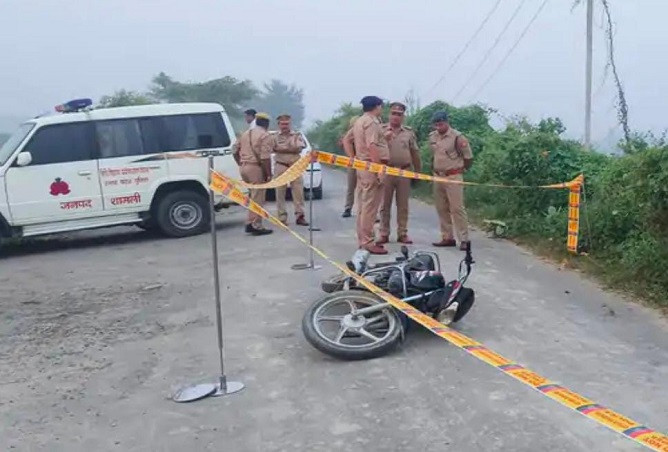 शामली में मुठभेड़ के बाद जांच करती पुलिस शामली में मुठभेड़ के बाद जांच करती पुलिस