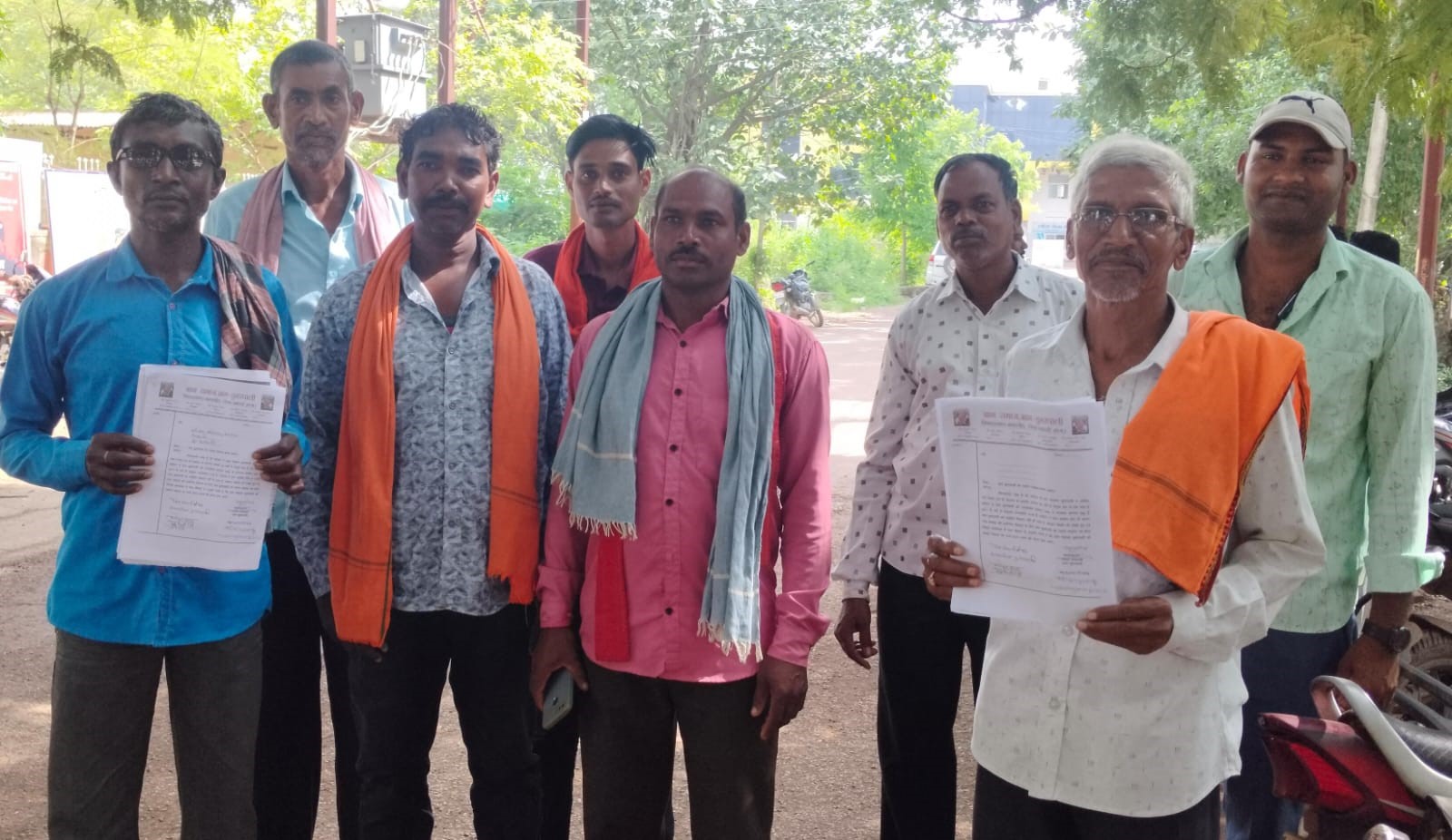 ग्राम पंचायत डुमरपाली के ग्रामीण आश्रित ग्राम नारधा को स्वतंत्र पंचायत बनाने की मांग करते हुए। ग्राम पंचायत डुमरपाली के ग्रामीण आश्रित ग्राम नारधा को स्वतंत्र पंचायत बनाने की मांग करते हुए।