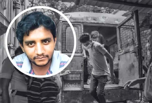 बदलापुर दुष्कर्म मामले के आरोपित अक्षय शिंदे के विरुद्ध फायरिंग का मामला दर्ज बदलापुर दुष्कर्म मामले के आरोपित अक्षय शिंदे के विरुद्ध फायरिंग का मामला दर्ज