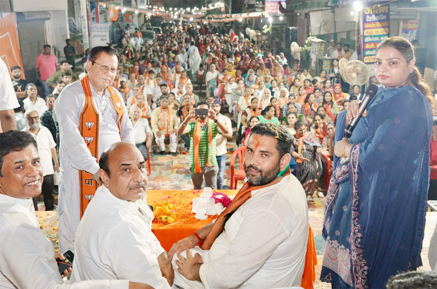 25 Snp-7 सोनीपत: जनसंपर्क अभियान के दाैरान निखिल मदान 25 Snp-7 सोनीपत: जनसंपर्क अभियान के दाैरान निखिल मदान